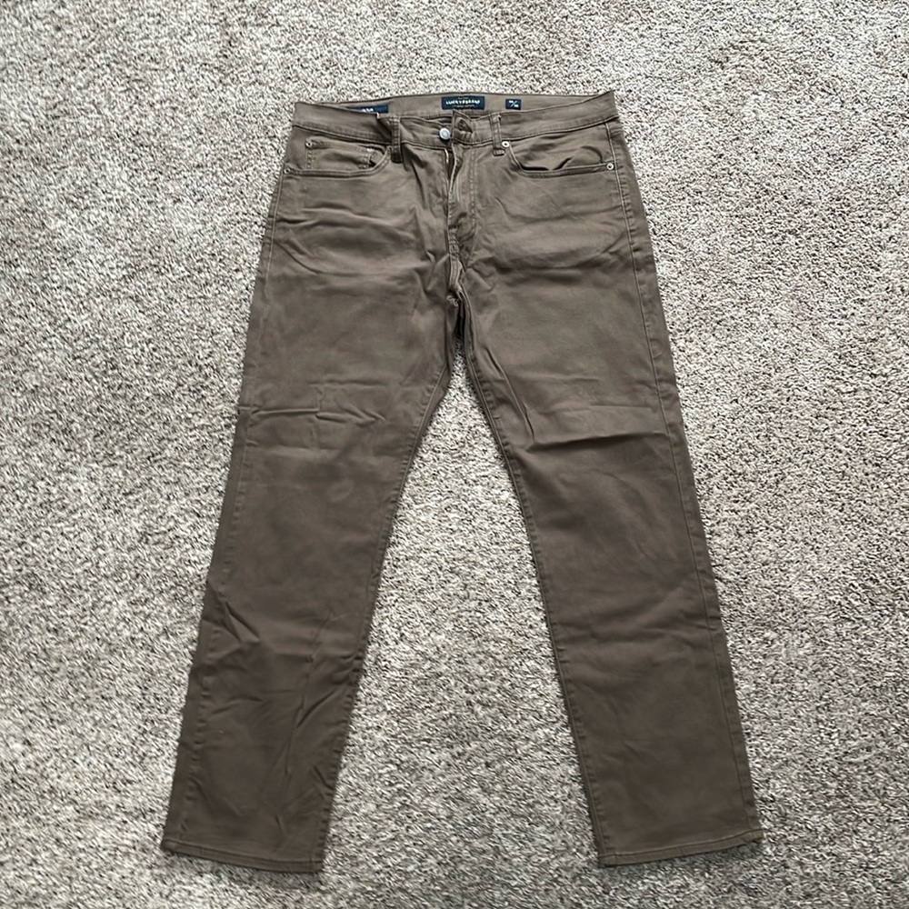 Lucky Brand 121 Slim 34/30 smooth khakis jeans like style. Stretch.